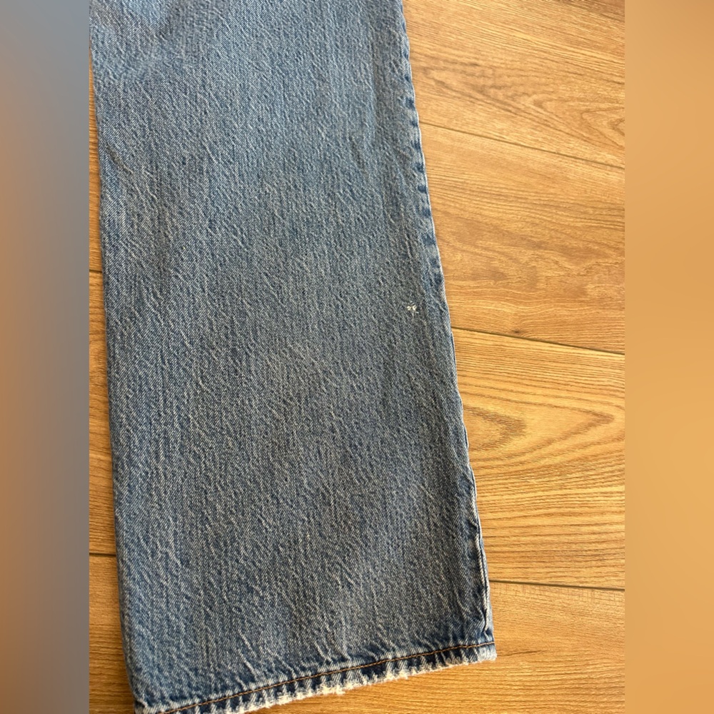 Abercrombie & Fitch High-Rise Straight Leg Jeans - Light Blue - Picture 9 of 10